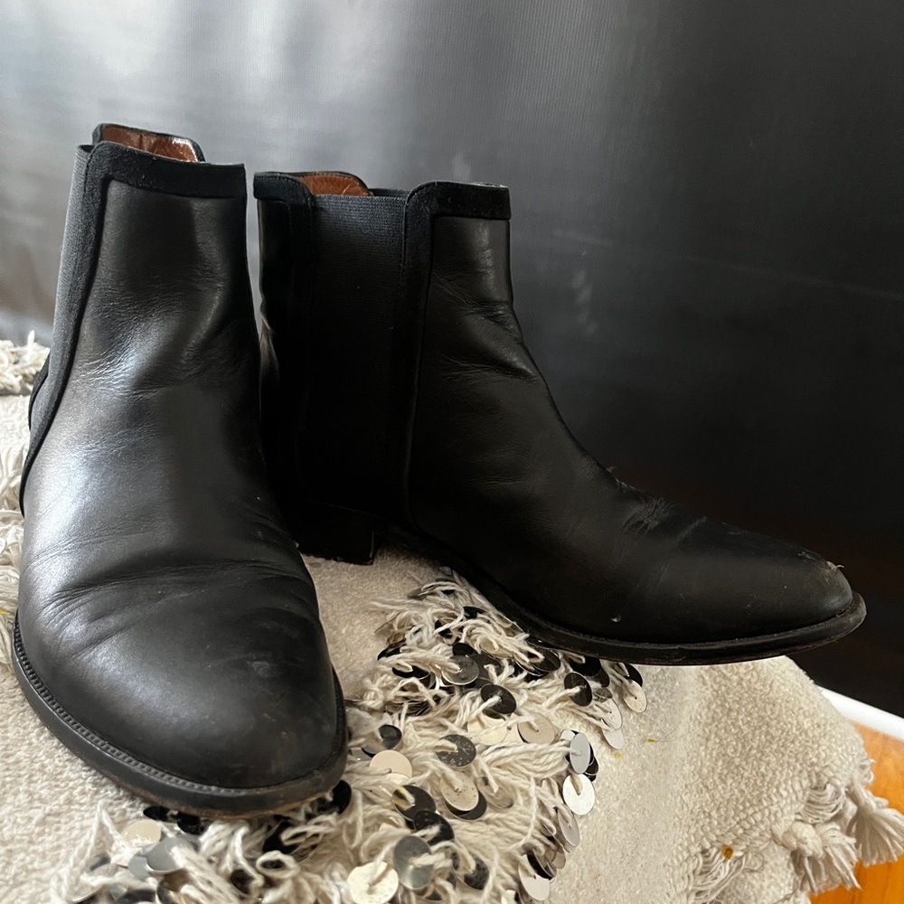 Aquatalia 6.5 black Leather Chelsea Boots